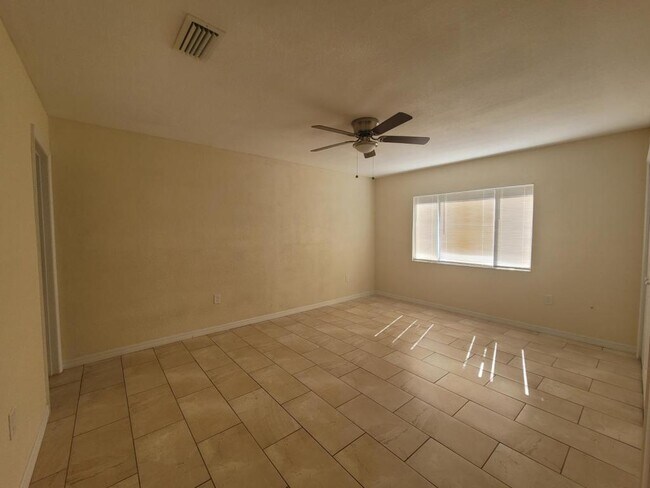 Building Photo - 7855 Pinehurst Dr