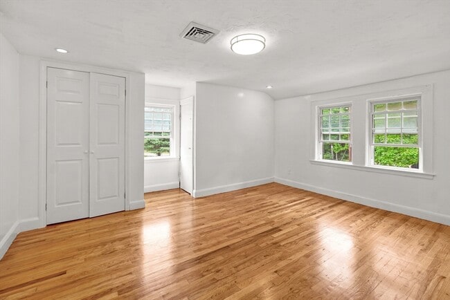 Building Photo - 334 Walpole St