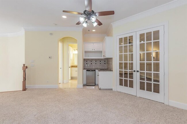 Building Photo - 1004 Drake Dr