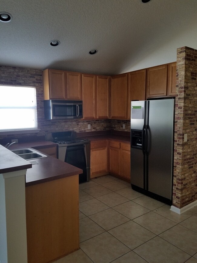 Building Photo - Move-In Ready!