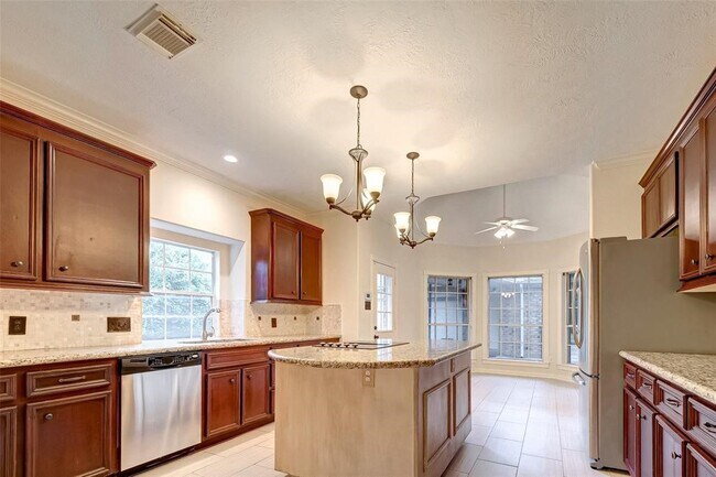 Building Photo - 2115 Foreland Dr