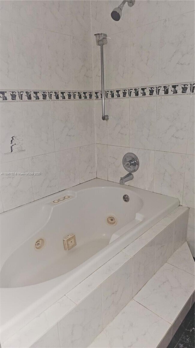 Building Photo - 290 174th St St