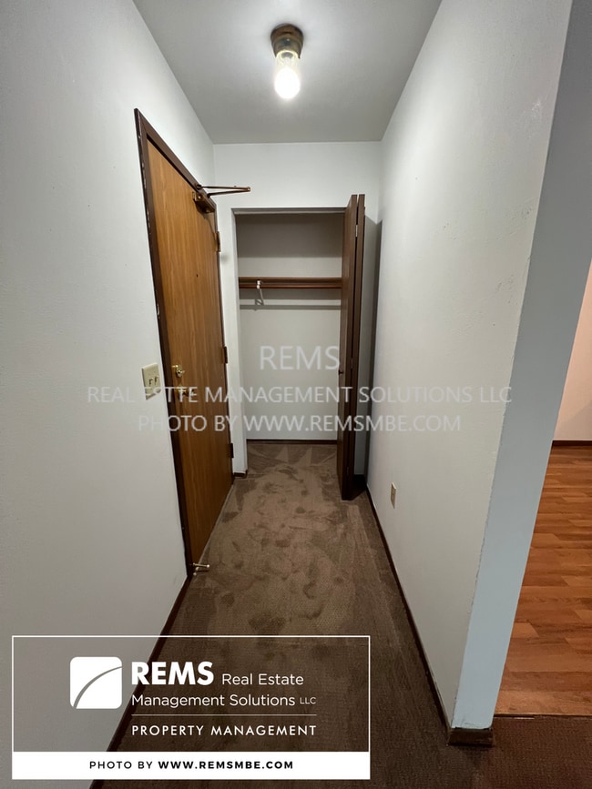 Building Photo - 544 E Slifer St