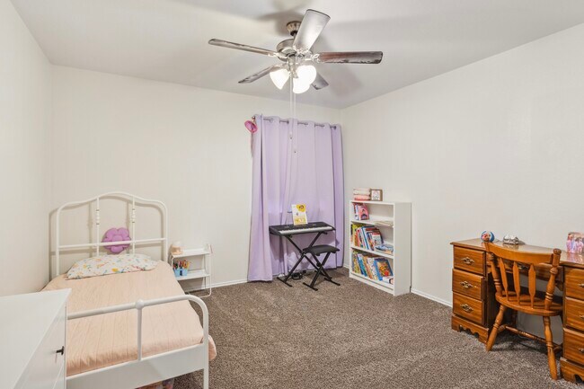 Building Photo - 8914 Hidden Oaks Dr