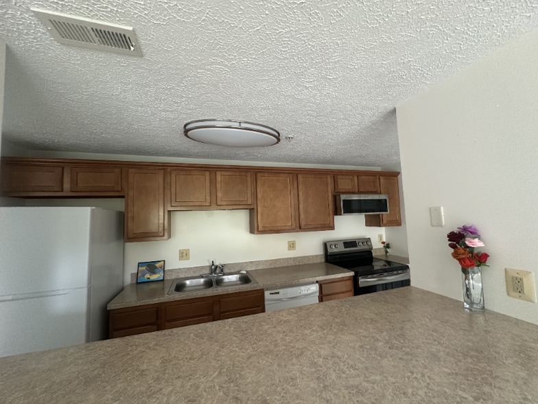 Building Photo - 301 Palmspring Dr