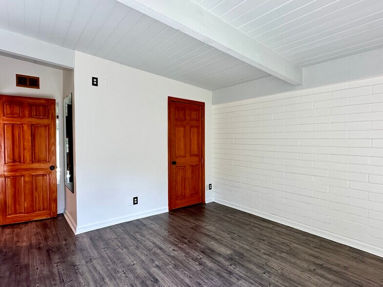 Building Photo - 264 Del Gado Rd