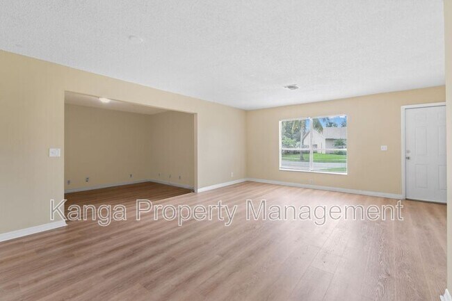 Building Photo - 6126 Wauconda Way E