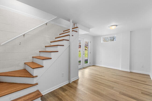 Building Photo - 4915 Darlington Dr