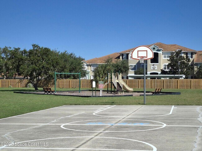 Building Photo - 2365 Bayhill Dr