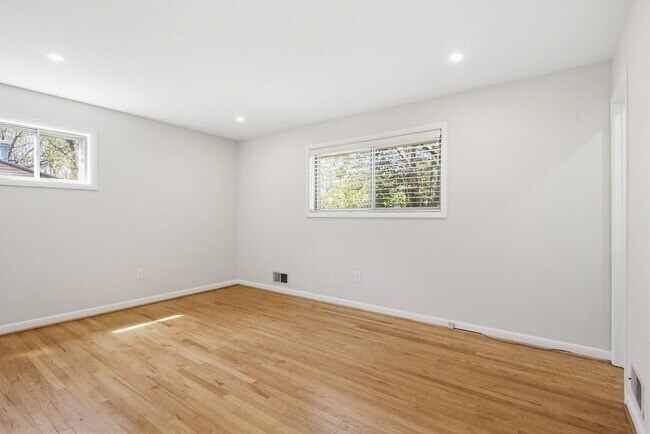 Building Photo - 9717 Hedin Dr