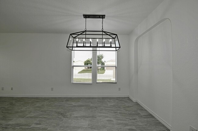 Building Photo - 5 bed | 3 bath | Corner lot | Fully remode...