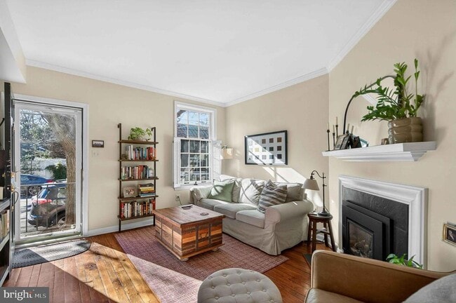 Building Photo - 921 Oronoco St