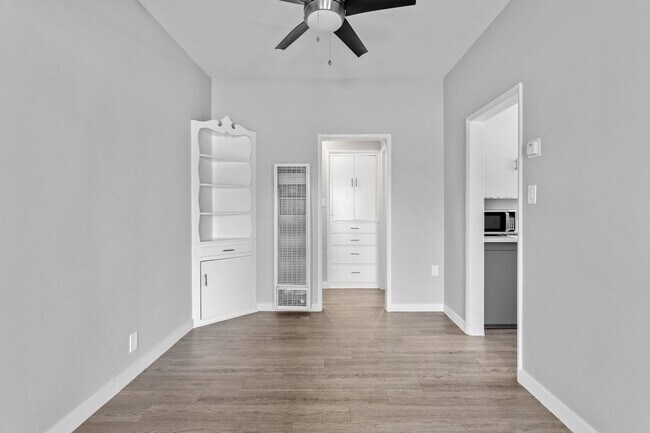 Interior Photo - 2010 Pine Avenue