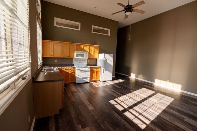 Building Photo - 1BR/1BA, Cherry Hill, Upscale Loft with Balcony!