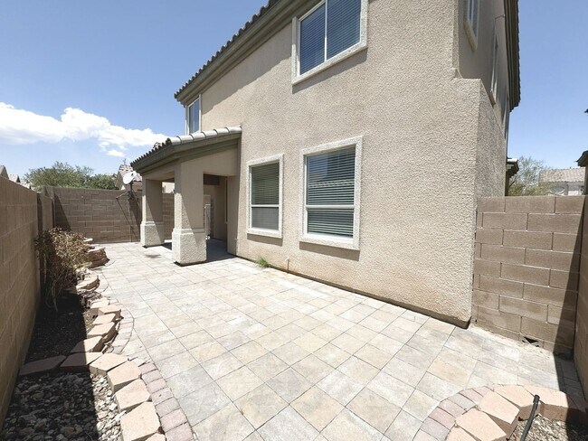 Building Photo - Vaulted Ceiling Home, Gated Community w/ P...