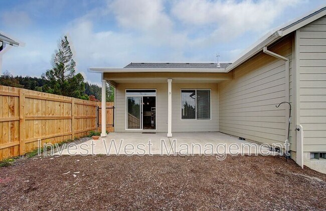 Building Photo - 1651 52nd Ct