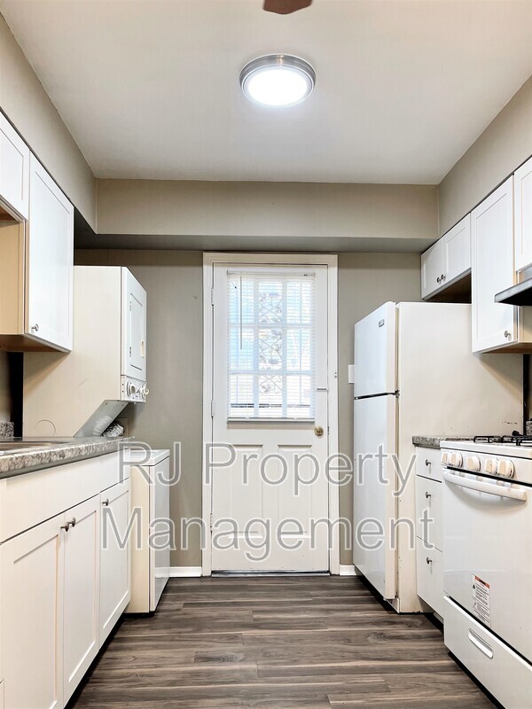 Building Photo - 2093 Jefferson Ave