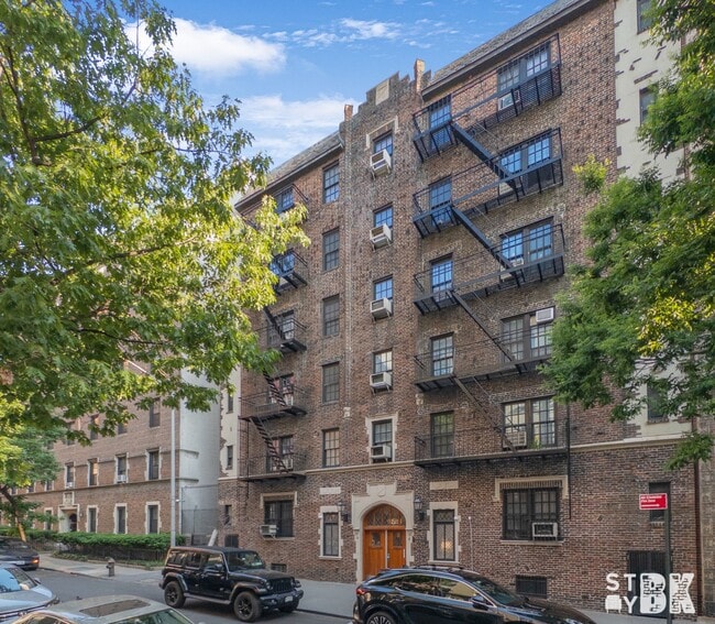 Building Photo - 8-10 Clark Street
