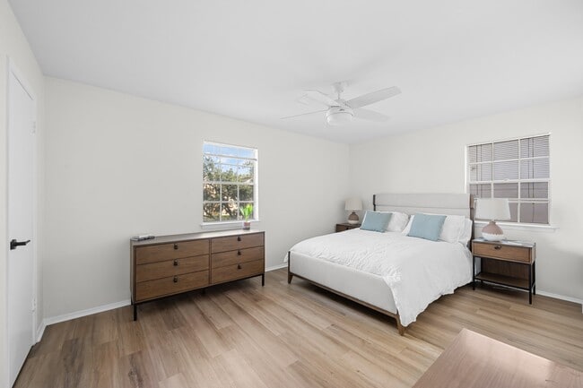 Building Photo - 2012 Brun St