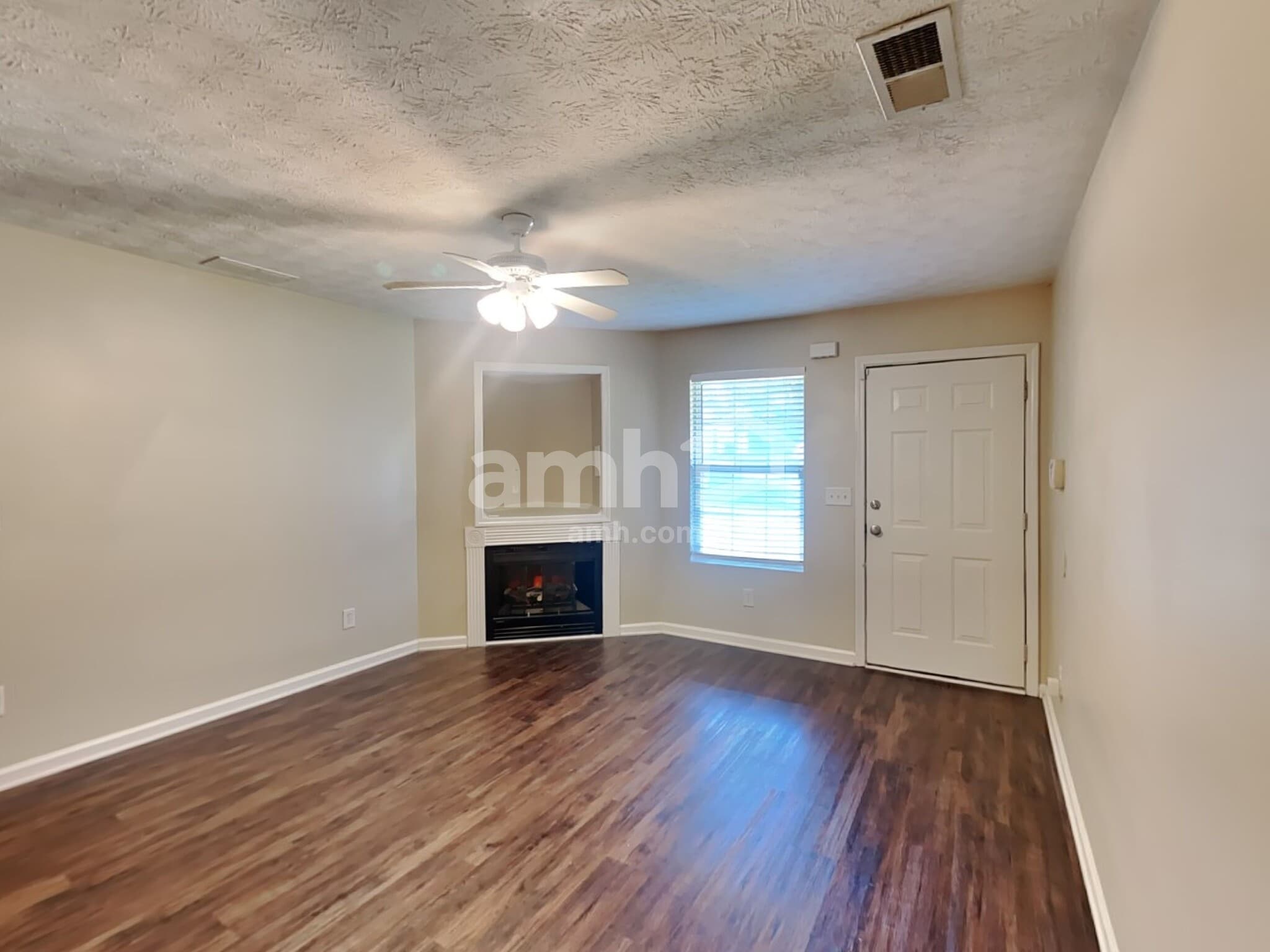 Building Photo - 1509 Locomotive Dr NE