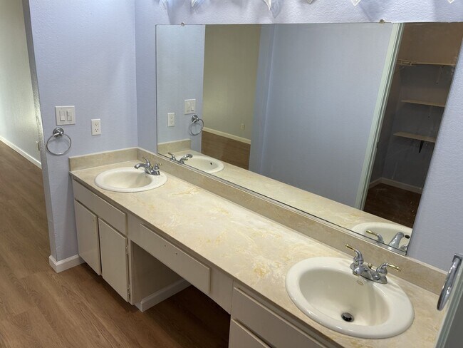 Building Photo - Highly Sought Somerset Highlands Beautiful Home