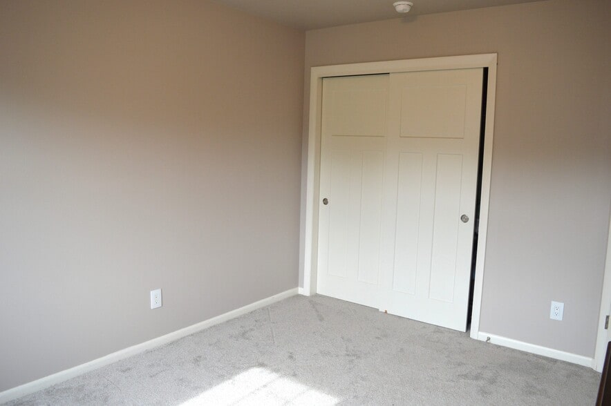 Building Photo - 321 Alton Dr