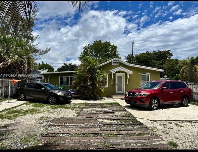 Building Photo - 1721 McKinley St