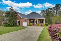 Building Photo - Custom Brick 6 Month Rental Near Lake Murr...
