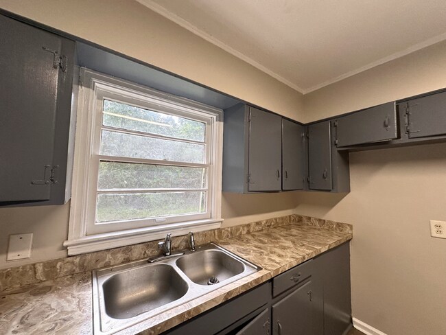 Building Photo - 916 Delmar Dr