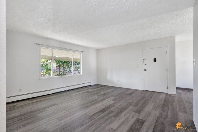 Building Photo - 1121 Latouche St