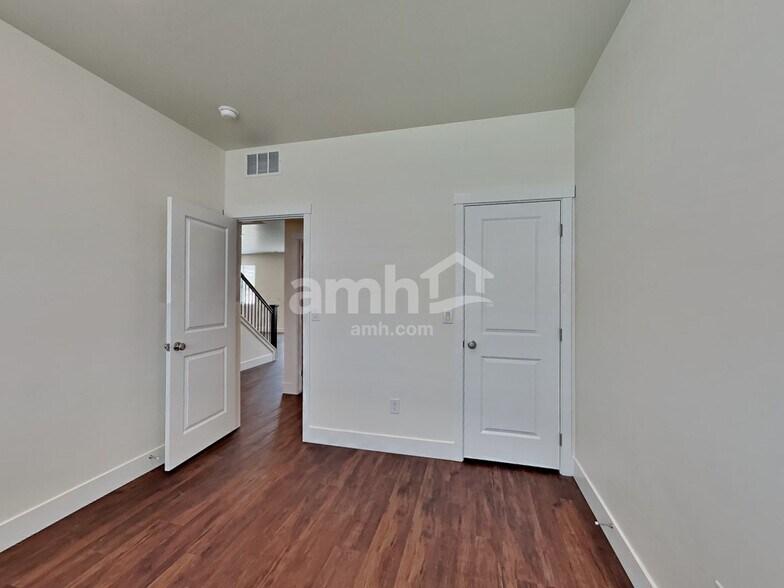 Building Photo - 1320 Alderleaf Ave