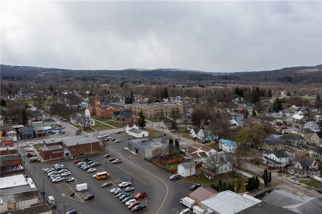 Building Photo - 178 Main St