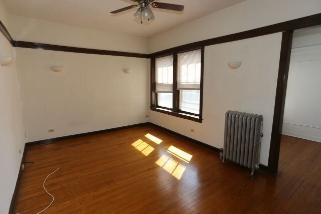 Building Photo - 821 W Waveland Ave