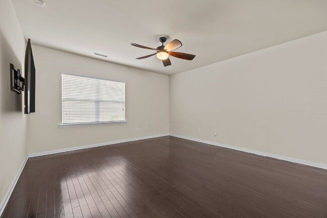 Building Photo - 4320 Lyman Ave