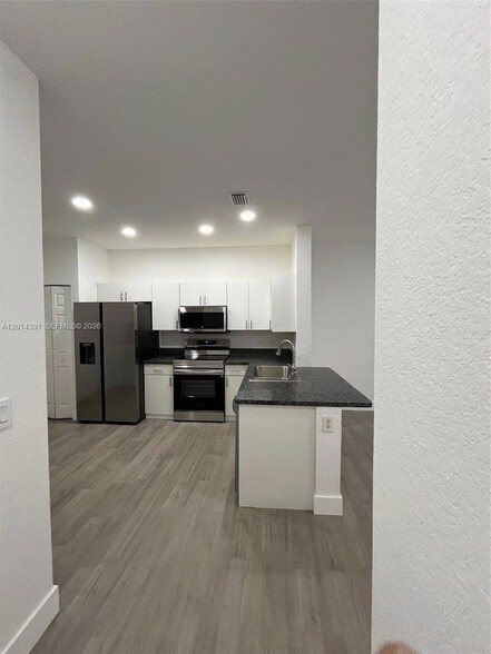 Building Photo - 2216 Ensenada Terrace