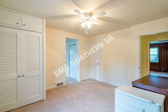 Building Photo - 2300 N Buchanan St