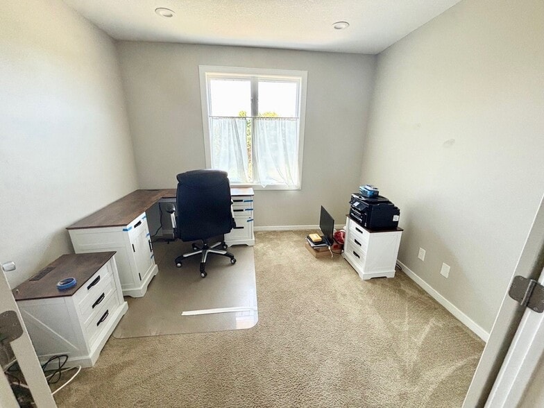 Building Photo - 2077 Woodstone Dr