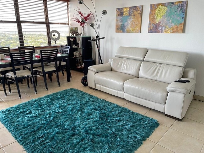 Building Photo - 1901 Brickell Ave