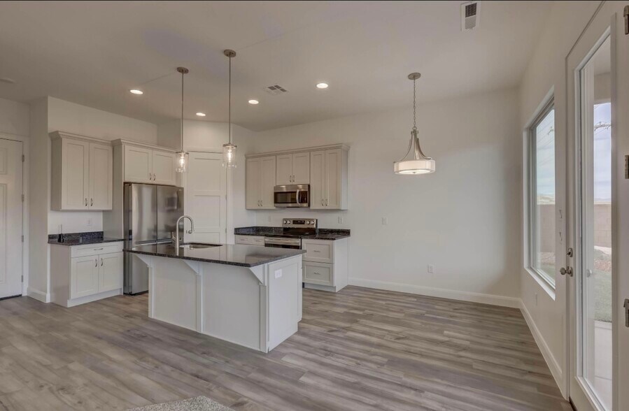 Building Photo - 4729 S Lucy Ln