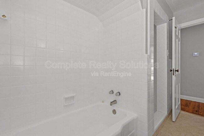 Building Photo - 524 Gerald Pl