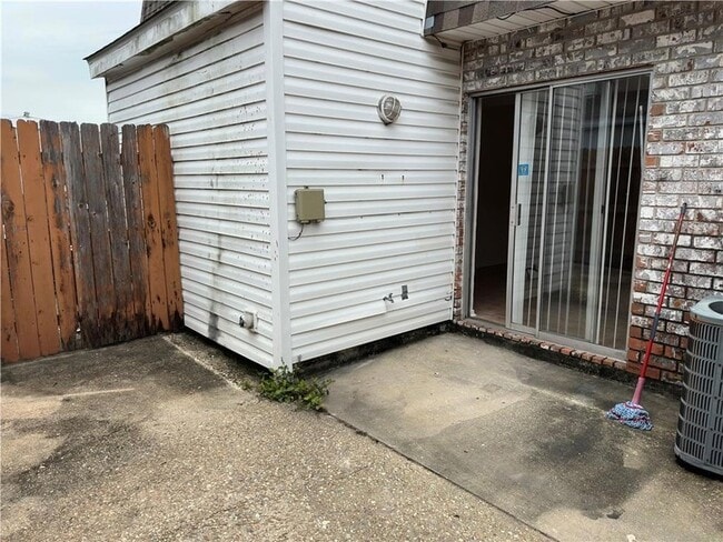 Building Photo - 59 Carriage Lane #C C