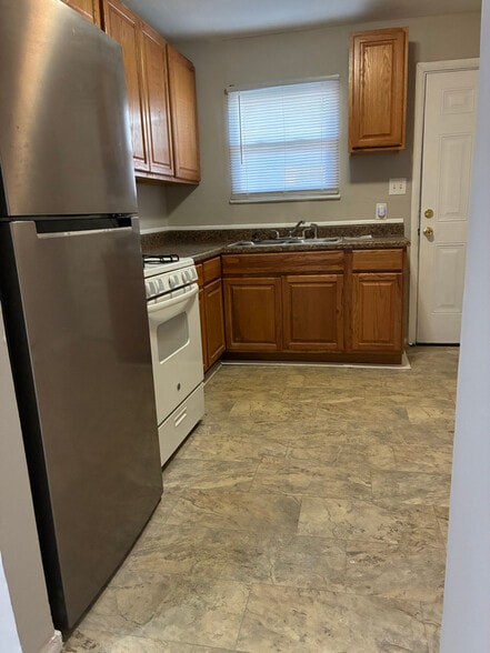 Building Photo - 719 Hemlock Ave