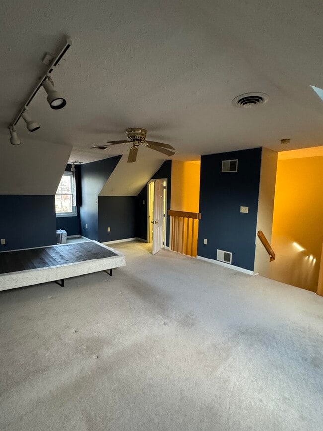 Building Photo - 16 Highbridge Hill Rd