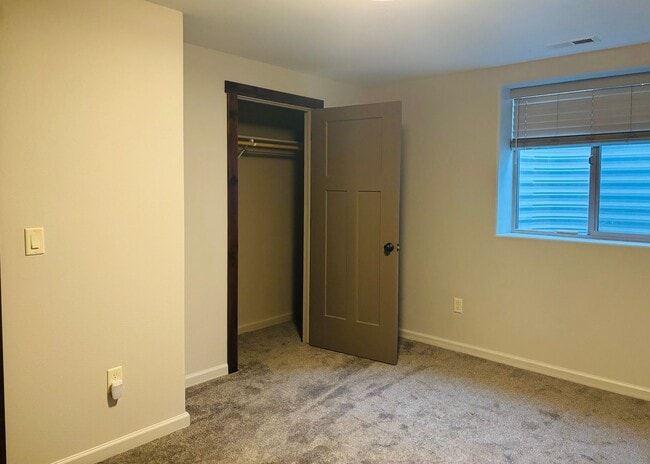 Building Photo - 4 bedroom 3 bath home