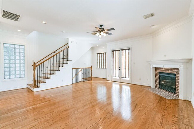 Building Photo - 1529 Rosewood St