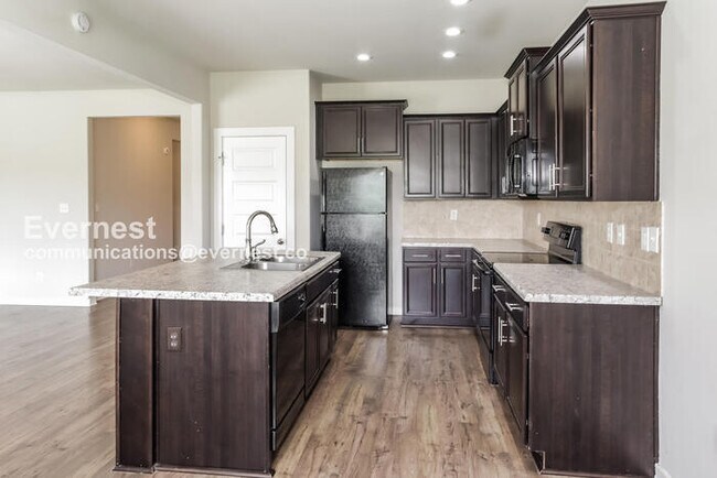 Building Photo - 120 Grip Dr