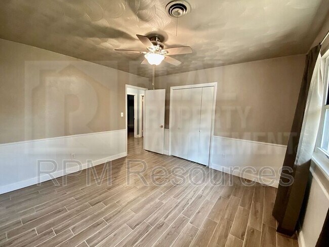 Building Photo - 3024 SW 66th St