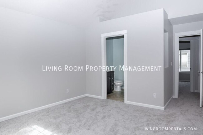 Building Photo - 1142 SW 162nd Ave