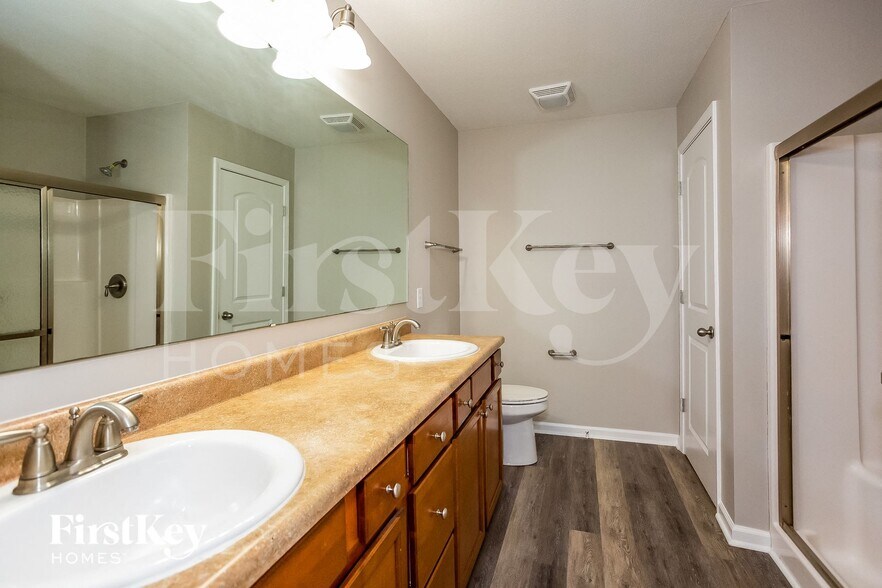 Building Photo - 15490 Farmland Ct