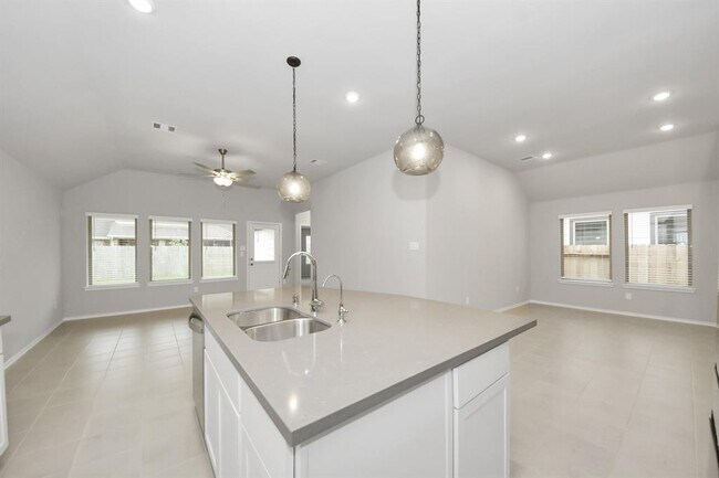 Building Photo - 20731 Sunseed Dr